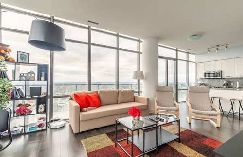 Bay Street Corridor Condo | Spacious 3 Bedroom with stunning city view