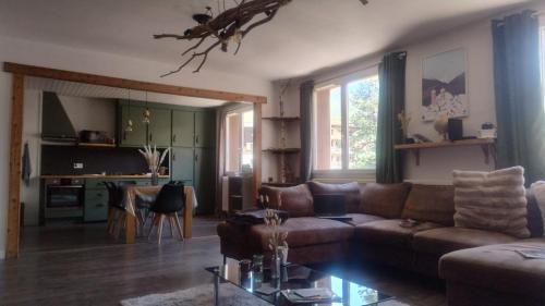 Briancon Apartment | Spacious 3 bedrooms apartment