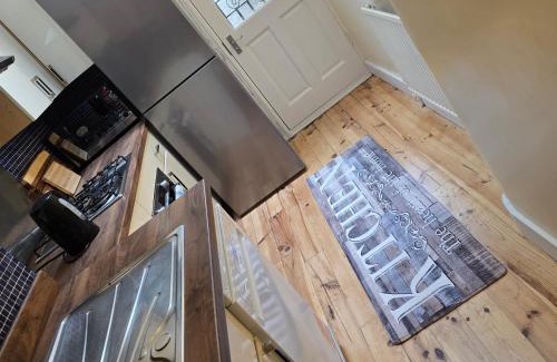 New Cross Apartment | Spacious 3 Double Bedroom Property in South East London