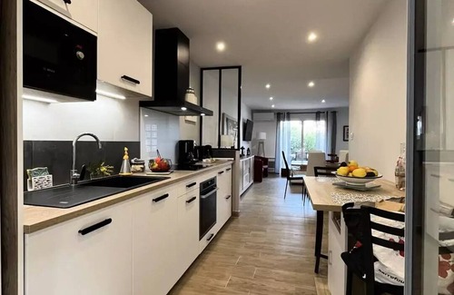 Mediterranee Villa | Spacious 3-bedroom bungalow, air-conditioned, near beach