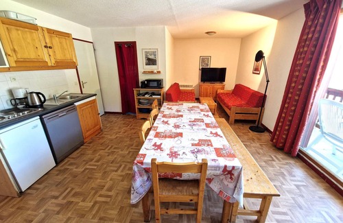 Valfrejus Apartment | Spacious 3-room apt + cabin, 10 ppl, central location, Valfréjus