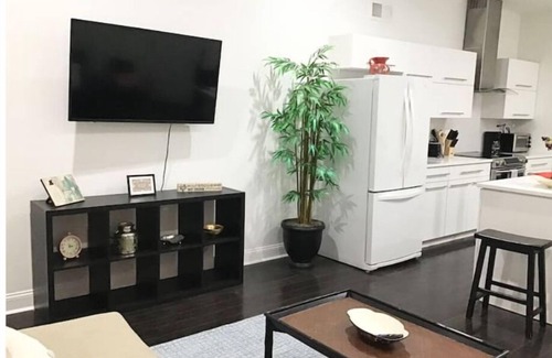Center City Condo | Spacious 3BD 2BA Jacuzzi near Convention Center