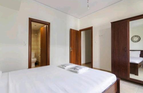 Kinosargous Apartment | Spacious 3bdr apart w/balcony-5 mins to acropolis