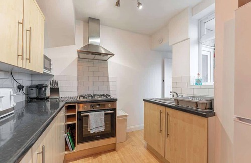 Tatenhill House | Spacious 3bed with parking Near NEC&BHX Airport