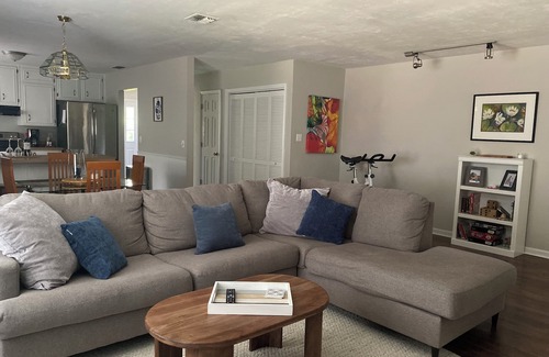 Woodland Drives House | Spacious 3BR 2.5 BA Townhome, Near Capital, Universities, Cascades & Meyers Park