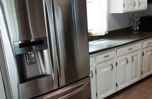 Lakeside House | Spacious 3BR/2BA Lakeside Retreat - Modern Comfort, Historic Charm.