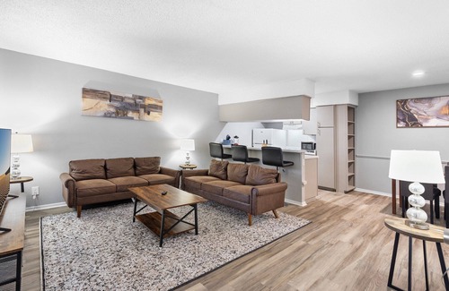 North University Apartment | Spacious 3BR/2BA next to UT 8986