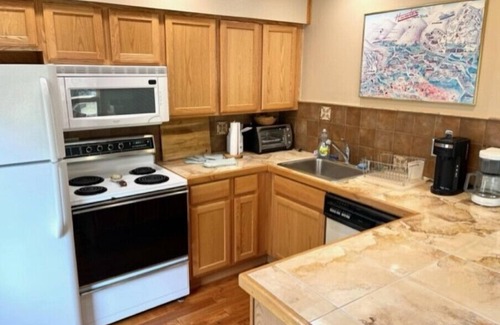Hunter Ski Chalet | Spacious 3BR/3BA Upstate Luxury Retreat with Glorious Autumn Scenery