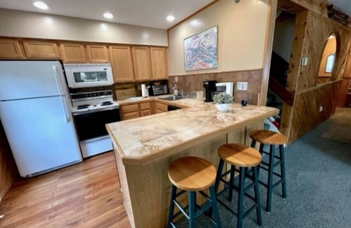 Hunter Ski Chalet | Spacious 3BR/3BA Upstate Luxury Retreat with Glorious Autumn Scenery