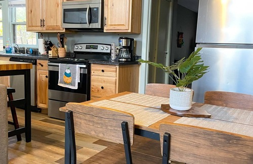 Beech Mountain Cabin | Spacious 3BR/3BA Cabin Only 0.5 Miles From Slopes!