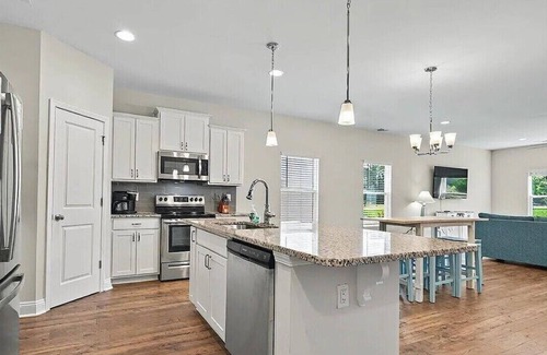 Ocean Isle Beach House | Spacious 3BR Coastal Getaway · Beach & Golf Nearby