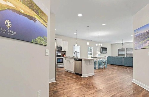 Ocean Isle Beach House | Spacious 3BR Coastal Getaway · Beach & Golf Nearby