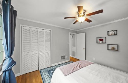Franklin Park Apartment | Spacious 3BR Home 5 Mins to Airport and Downtown