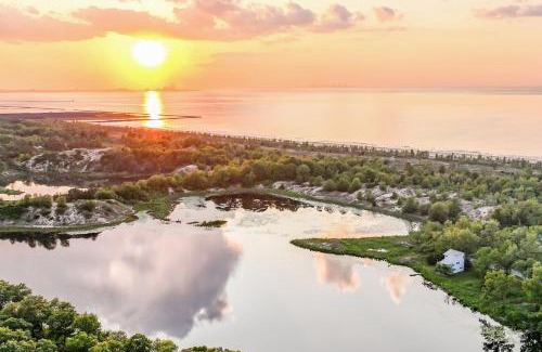 Miller Beach House | Spacious 3BR House with Firepit Grill Near Beach