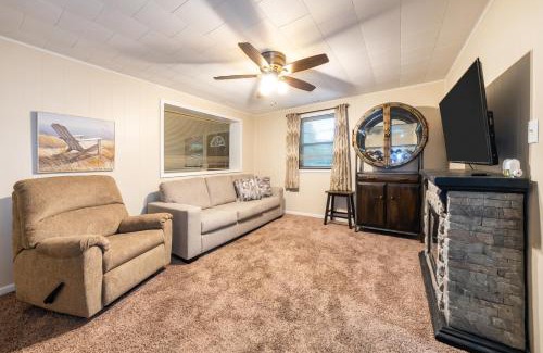 Miller Beach House | Spacious 3BR House with Firepit Grill Near Beach