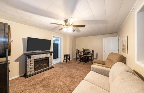 Miller Beach House | Spacious 3BR House with Firepit Grill Near Beach