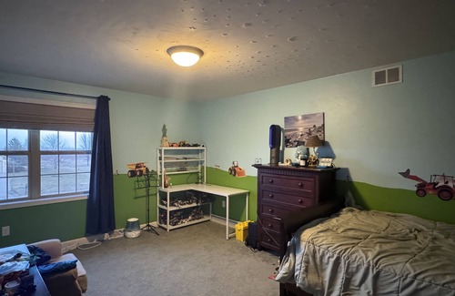 Neenah House | Spacious 3BR w/Covered Patio 14 miles from EAA