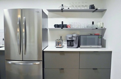 View Ridge House | Spacious 4 bed, 2 bath house in N.E. Seattle with available for the holidays!