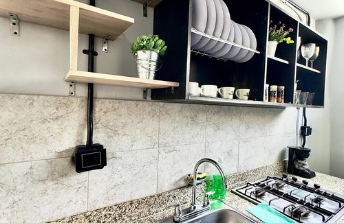 La Castellana House | Spacious 4-bed, 4-bath, industrial apartment with WiFi in Laureles