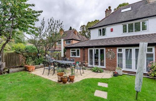 Moseley House | Spacious 4-Bed Family Home with Garden Parking Pass the Keys