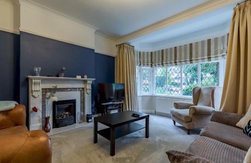 Moseley House | Spacious 4-Bed Family Home with Garden Parking Pass the Keys