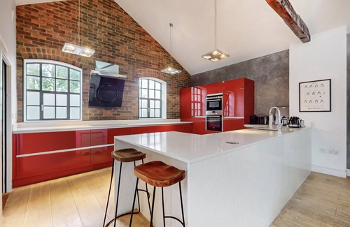 Mile End House | Spacious 4 Bed Home - 5 min walk to 2 Stations