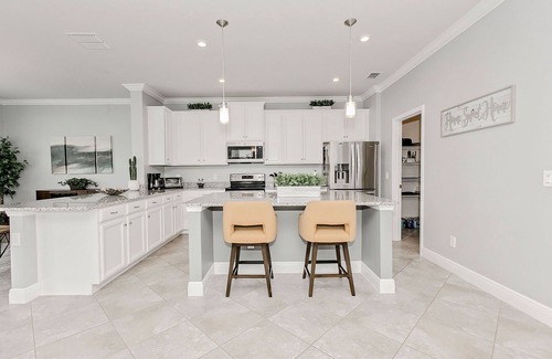 Sanford House | Spacious 4 Bed Home near Orlando Gated+Pool Access
