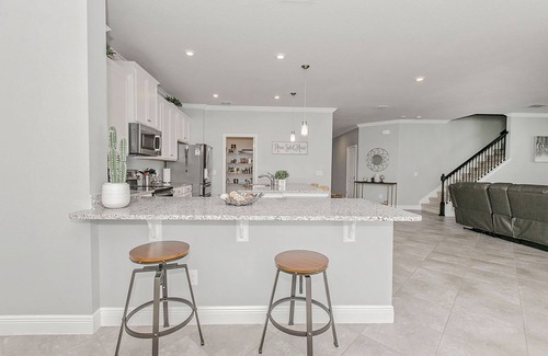 Sanford House | Spacious 4 Bed Home near Orlando Gated+Pool Access