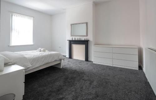 Smethwick House | Spacious 4 Bed House