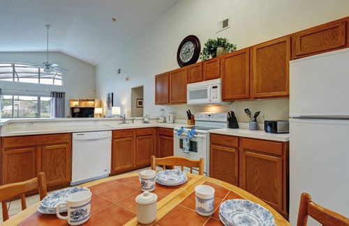 Country Creek Estates Villa | Spacious 4-bed lakeside pool villa near Disney