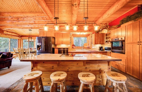 Colorado Springs House | Spacious 4-bedroom log cabin in beautiful Colorado Springs with fitness room