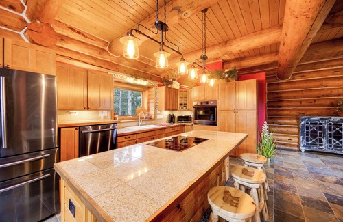 Colorado Springs House | Spacious 4-bedroom log cabin in beautiful Colorado Springs with fitness room