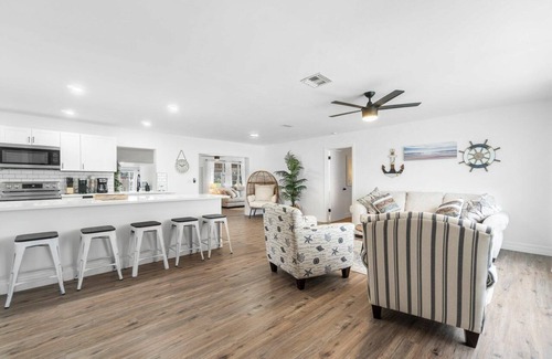 West Palm Beach House | Spacious 4-Bedroom West Palm Beach Pool Home w/Games, Lake Views & Beach Gear