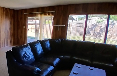 Bay Area House | Spacious 4-bedroom house with WiFi, AC in awesome South Central Corpus Christi