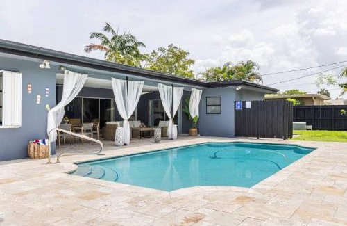 Plantation Villa | Spacious 4 Bedroom 3 Bathroom House with Heated Pool and Outdoor Shower close to FFL Airport and Cruise Port