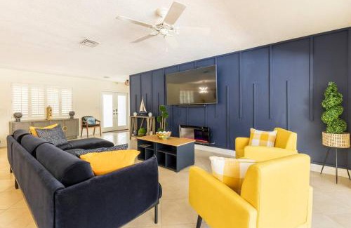 Plantation Villa | Spacious 4 Bedroom 3 Bathroom House with Heated Pool and Outdoor Shower close to FFL Airport and Cruise Port
