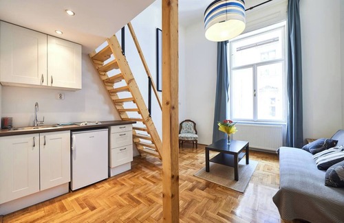 Palace District Apartment | Spacious 4-bedroom apartment in fabulous Budapest with WiFi