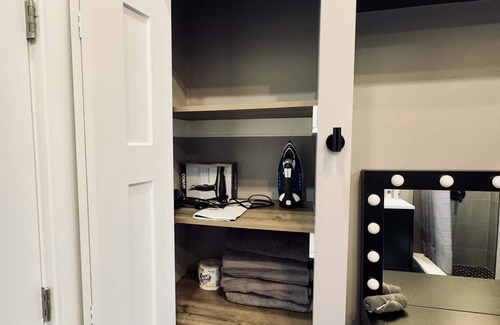 Lawndale Apartment | Spacious 4-bedroom apartment with WiFi, AC in beautiful Chicago