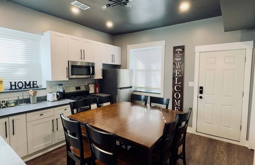Lawndale Apartment | Spacious 4-bedroom apartment with WiFi, AC in beautiful Chicago