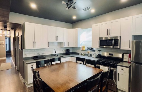 Lawndale Apartment | Spacious 4-bedroom apartment with WiFi, AC in beautiful Chicago