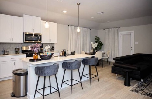 Pecan Grove House | Spacious 4-bedroom charming modern home in Richmond Tx