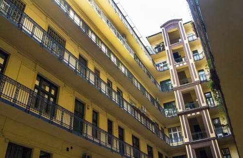 Nepszinhaz negyed Apartment | Spacious 4-Bedroom Flat in City Center