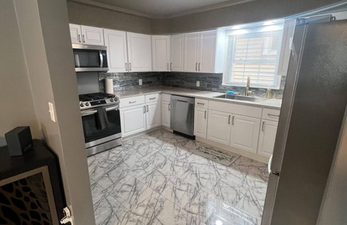 Sandusky House | Spacious 4-bedroom fully remodeled home in charming Sandusky
