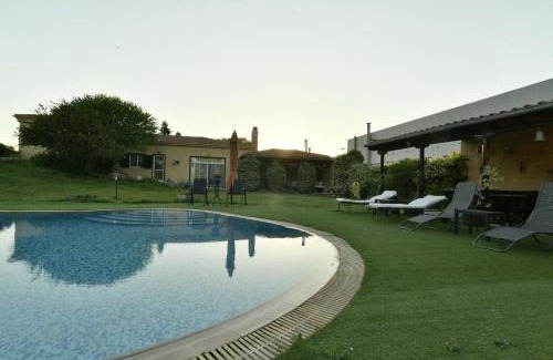 Alexandroupoli Villa | Spacious 4 bedroom Luxury Villa with Lush Gardens Close to City & Beach