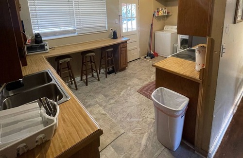 Glen Iris House | Spacious 4 Bedroom Home near UAB, Princeton, and Grandview Hospitals