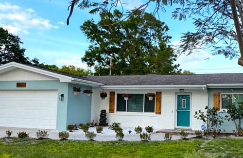 Clearwater House | Spacious 4-bedroom house in charming Clearwater, with large sunroom