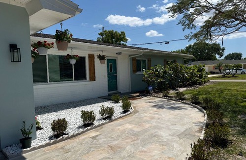 Clearwater House | Spacious 4-bedroom house in charming Clearwater, with large sunroom