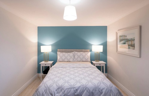 Belfast City Centre House | Spacious 4 - Bedroom Home in Lisburn