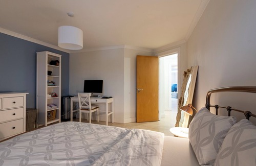 Belfast City Centre House | Spacious 4 - Bedroom Home in Lisburn