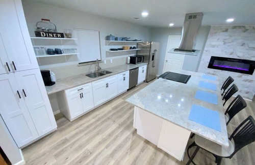 Garland House | Spacious 4 Bedroom Home with Pool